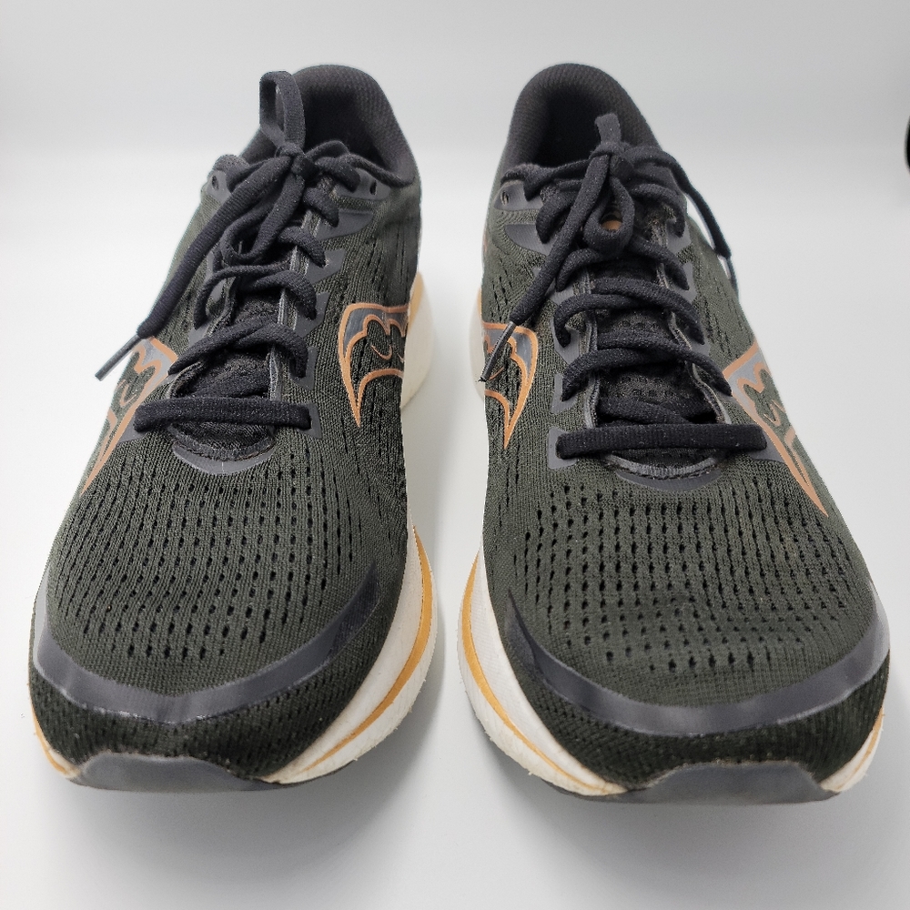C Saucony Endorphin Speed 3, Black/Gold